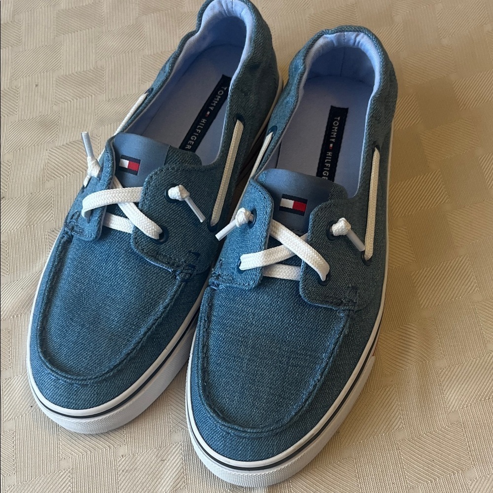 Tommy Hilfiger women’s Denim Blue Boat Shoes size 7.5 BRAND NEW